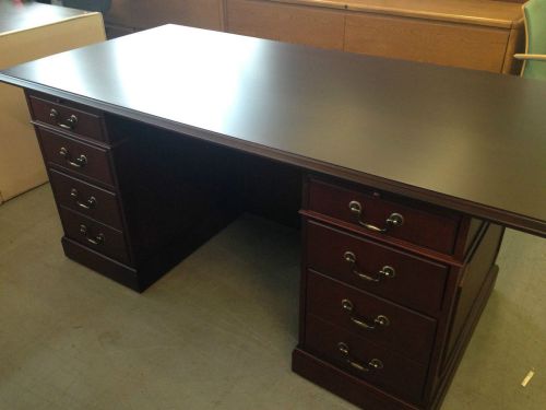***TRADITIONAL STYLE EXECUTIVE DESK by HON OFFICE FURN in MAHOGANY COLOR WOOD***