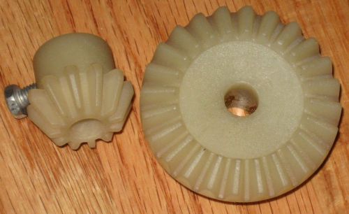 NEW Nylon Plastic Gears W/ bolts Miel Extractor Repair part Apiary Apiarist