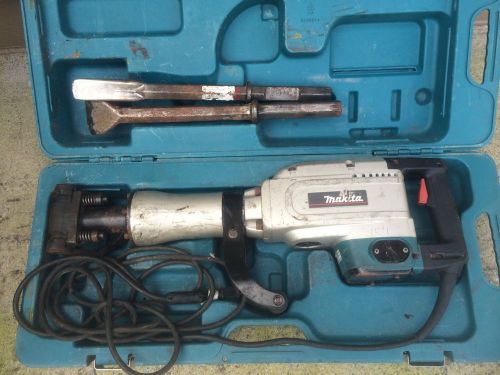 Makita HM1304B 35 Lb. Demolition Hammer 1-1/8&#034; Hex With 2 Bits And Case
