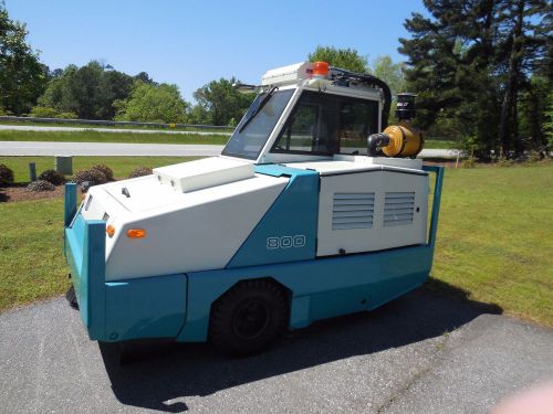 Tennant 800 CAT Diesel, Enclosed Cab, Working A/C, Great Sweeper