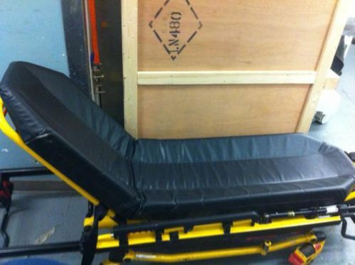 Stryker 6500 power-pro™ xt ambulace stretcher --(dom:2007; 069.4hrs usage hours for sale