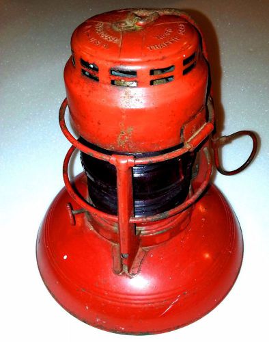 Vintage Red Dietz No. 40 Traffic Gard Kerosene Lantern Red Globe Good Condition