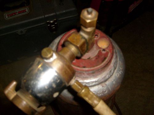 Uniweld rb19 acetylene regulator with  hose fitting for b-tank for sale
