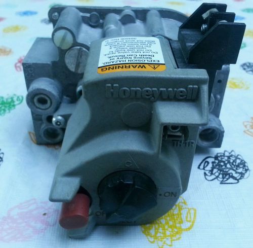 Honeywell vr8200a2124 dual standing pilot combination gas valve 1/2&#034; for sale