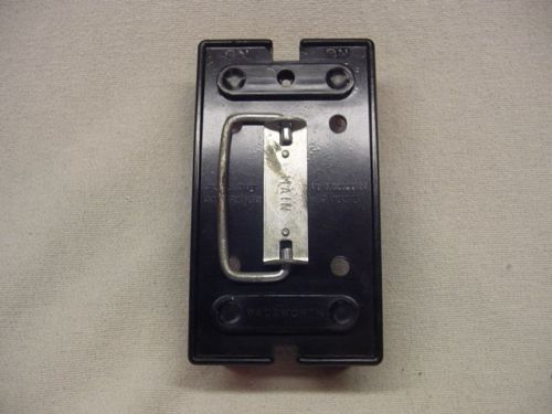 WADSWORTH 100AMP FUSE PULL OUT 8056