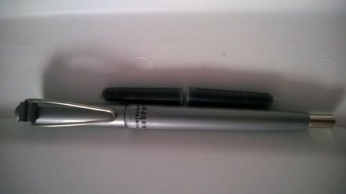 NWOP Pentech Sabre Fountain Pen with 2 refills *RARE*