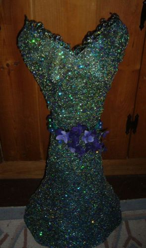 GORGEOUS MANNEQUIN DRESS THAT STANDS 27&#034; VERY SPARKLY