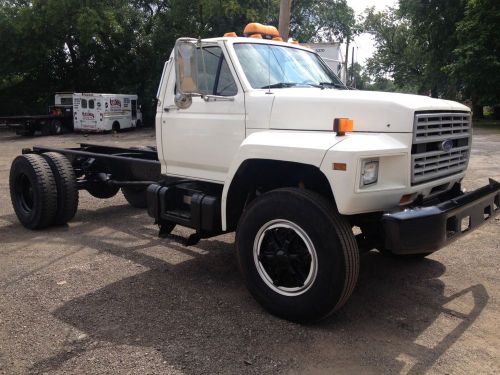1989 Ford F 800 Cab annd chassis