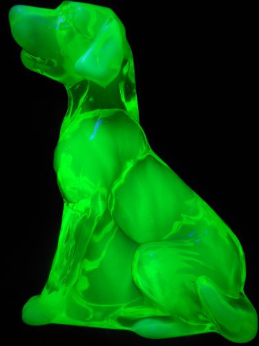 Vaseline opalescent glass Labrador Retriever paperweight uranium yellow Lab dog