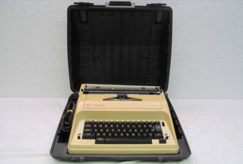Olympia international electric typewriter model reporter with case