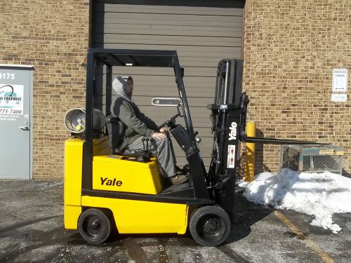 Forklift (16448) 2001 yale glc040afnuav061, 4000lbs cap, 4 way to the carriage for sale