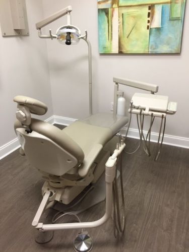 ADEC 1021 DENTAL CHAIR W/ DELIVERY UNIT &amp; LIGHT