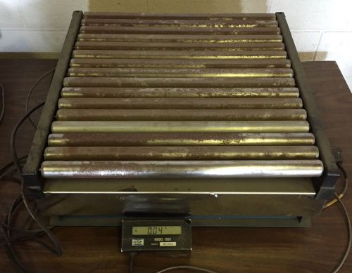 Tabletop scale with conveyor top