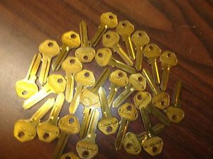 Master Lock Large Padlock Lot of 30 Keys Locksmith Inventory All UnCut Blanks