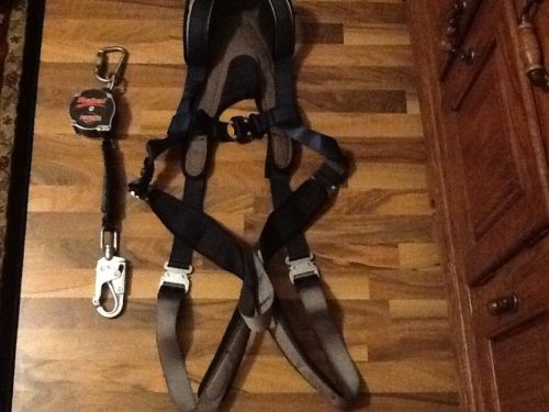 SALA EXOFIT ISAFE SAFETY HARNESS WITH 11&#039; AUTO RETRACTABLE LANYARD BARELY USED.