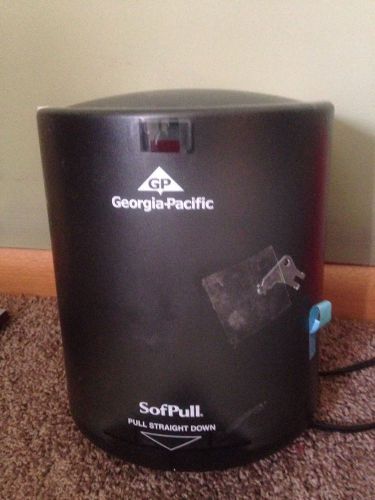 Paper towel dispenser by georgia pacific with key lock holds smaller round roll for sale