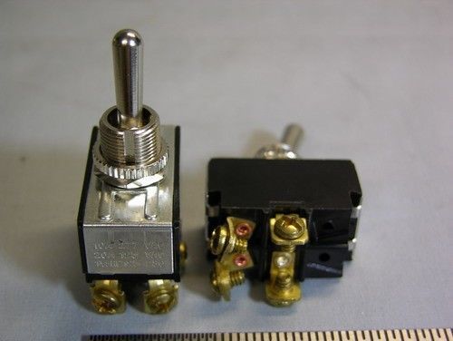 2 Carling 80,000 Series E60272 LR39145 2GK54-73 DPST ON-NONE-OFF Toggle Switches