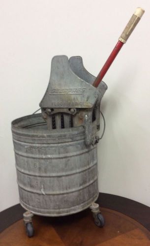 Vintage 8 Gallon GeerPres Floor-Prince Cleaning Bucket &amp; Wringer Decor EA5-66