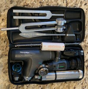 Welch Allyn Diagnostic Set With Panoptic Ophthalmoscope &amp; Macroview Otoscope