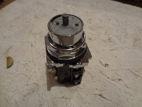 CUTLER HAMMER SELECTOR SWITCH MODEL# 10250T4011 WITH (2) 10250T53 (NO KNOB)