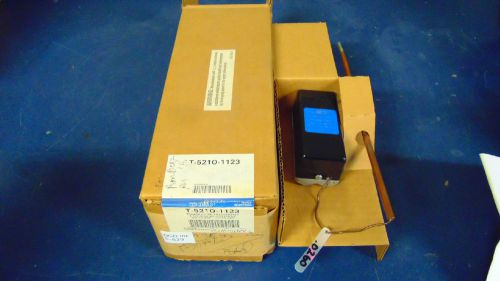 Johnson Controls T-5210-1123 Temperature Transmitter - Never Been Installed S629