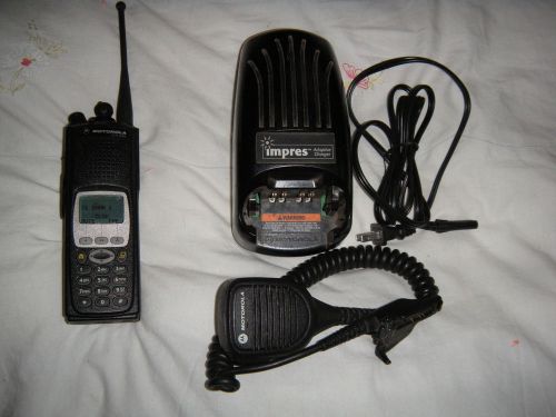Motorola xts5000 model 3 UHF lo 380 - 470 mhz bat/ant/charger/clip/mic FPP