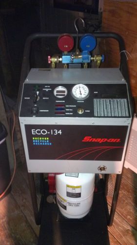 Snap On ECO 134 Refrigerant recovery/recycling machine