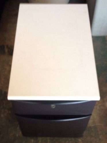 HEAVY DUTY FILING CABINET ON CASTER WITH  LOCKING DRAWERS AND KEY