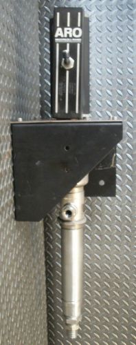 ARO Ingersoll Rand Pneumatic Piston Pump 150Lb Input 600Lb Output w/Bracket