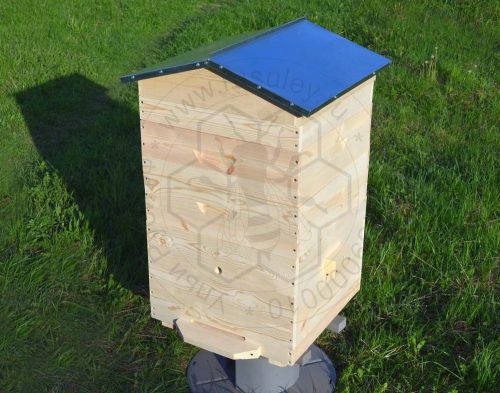 Dadan 12 frames hive with 2 supers, floor, gabled roof