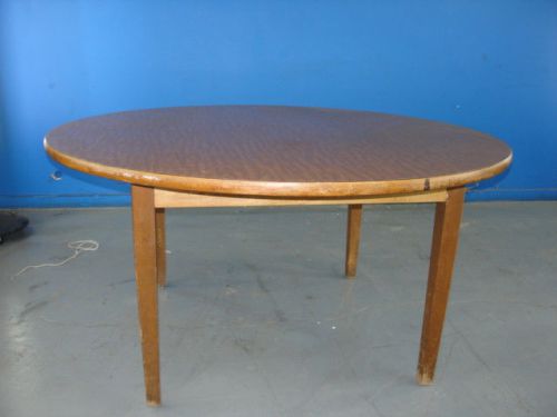 60&#034; round tables