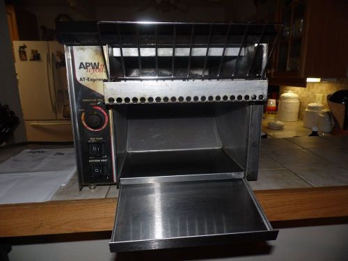 Apw  wyott at-express conveyer toaster, 300 pieces per hour for sale
