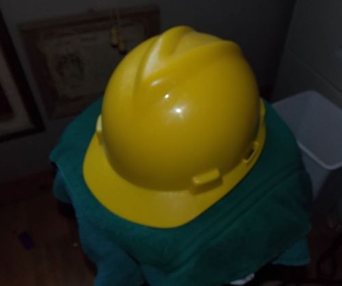 MSA Safety Works Construction Hardhat V-Gard MEDIUM Yellow