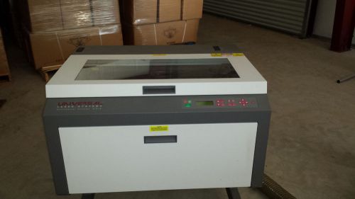 Universal M-300 30 watt Laser Engraver and Cutting System w/ Blower