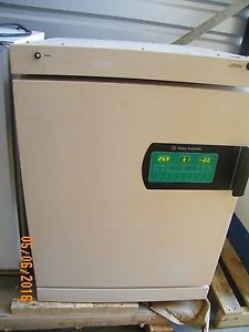 FISHER SCIENTIFIC MODEL 116885H CO2 INCUBATOR Isotemp System