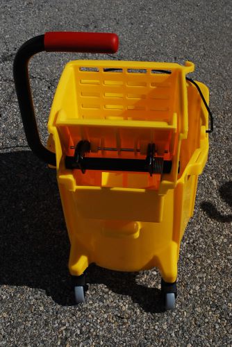 UNISAN 3485205 Yellow, Pro-Pac 8.75 Gal Side-Squeeze Wringer/Bucket Combo #L2521