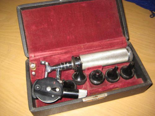 Welch Allyn Ophthalmoscope Kit Vintage Working Condition + Extras In Case