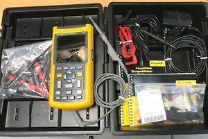 Fluke 123 Industrial ScopeMeter Handheld Oscilloscope 20MHz w/Case Probes Accs.