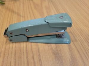 Vintage ARROW # 25 Desk Stapler ~ Moss Green Metal ~ Mid Century Modern ~ Works