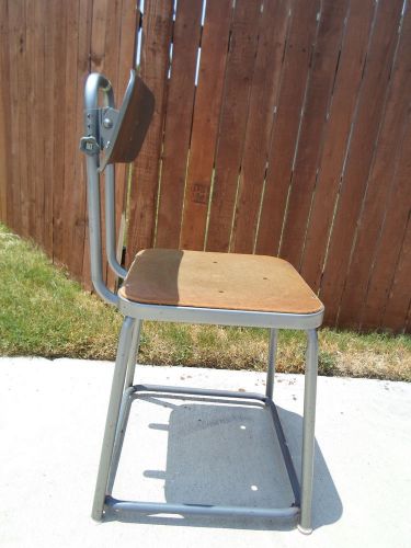 VINTAGE INDUSTRIAL METAL SEWING OFFICE STOOL/CHAIR(((BACK TILTS)))