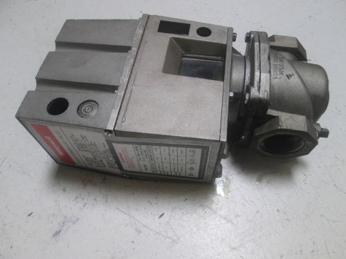 HONEYWELL V4055A-1007 WITH V5055A-1020 (AS PICTURED) *USED*