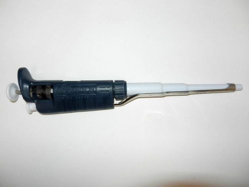 GILSON PIPETMAN P1000 PIPETTE (ITEM# 414 A /4)