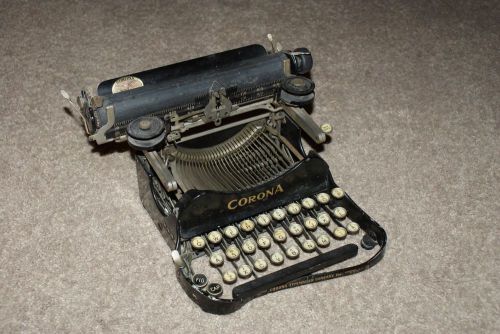 Corona typewriter 3 - ok condition, frame bent a little for sale