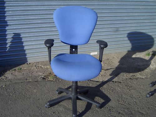 OFFICE CHAIR WITH ARMS