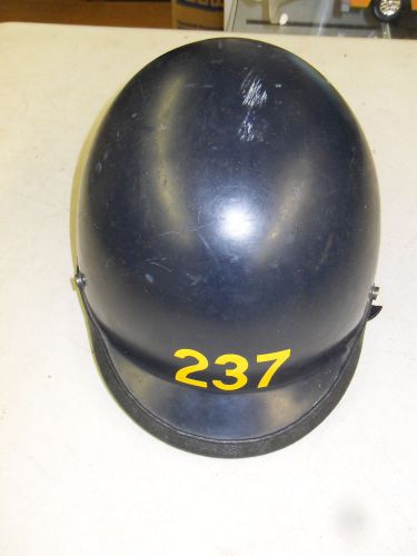 VINTAGE ILC INDUSTRIES HARD HAT WITH LINER AND CHIN STRAP