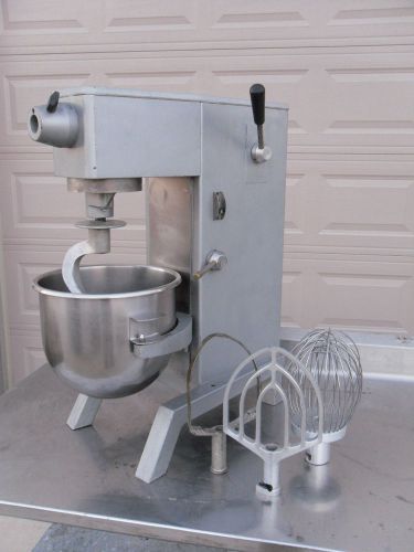 Univex 20 quart counter top mixer m20 - stainless bowl, 4 attachments - nice for sale