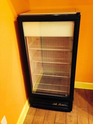 True gdm-10f-ld glass door freezer merchandiser for sale