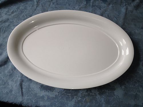 40/Douglas Stephen Plastics 1421RB. 14&#034;x21&#034; Renissance White Oval Platter /Trays