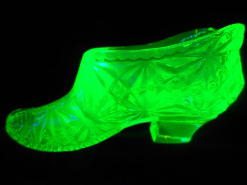 Green Vaseline glass Daisy and Button pattern Shoe / Slipper Boot uranium canary