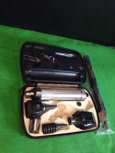 Welch Allyn Diagnostic Set Ophthalmoscope Otoscope New Battery included.